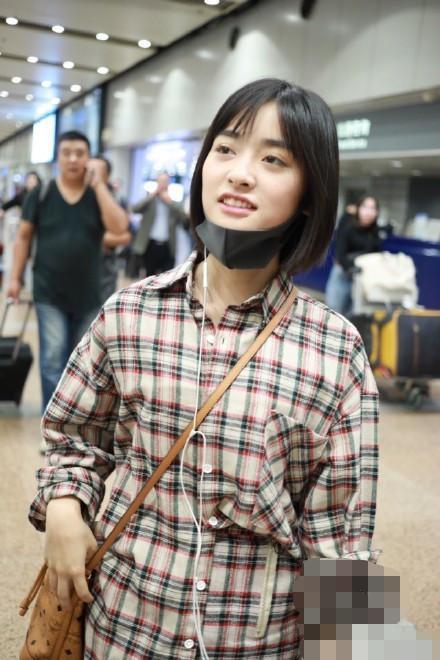 明明是一条短裙, 却被沈月穿成了中裙, 看到她的腿我沉默了!