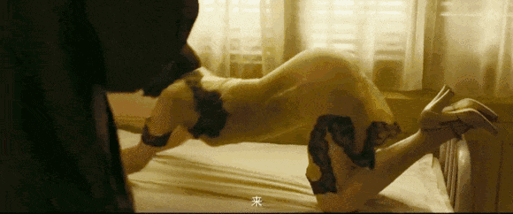 《邪不压正》,用戏服带你走入姜文“讲究才是根本”的民国时代