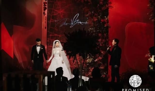  『完美』红黑配婚礼，高级与质感的完美结合