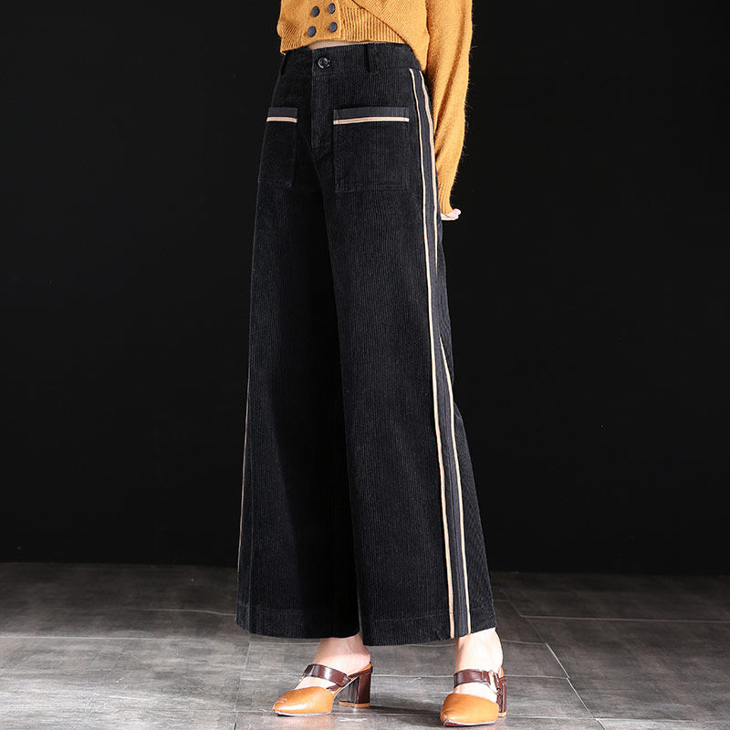 小脚裤过时了，今秋流行“阔腿直筒裤”，搭洋气小衫，美嫩又吸睛