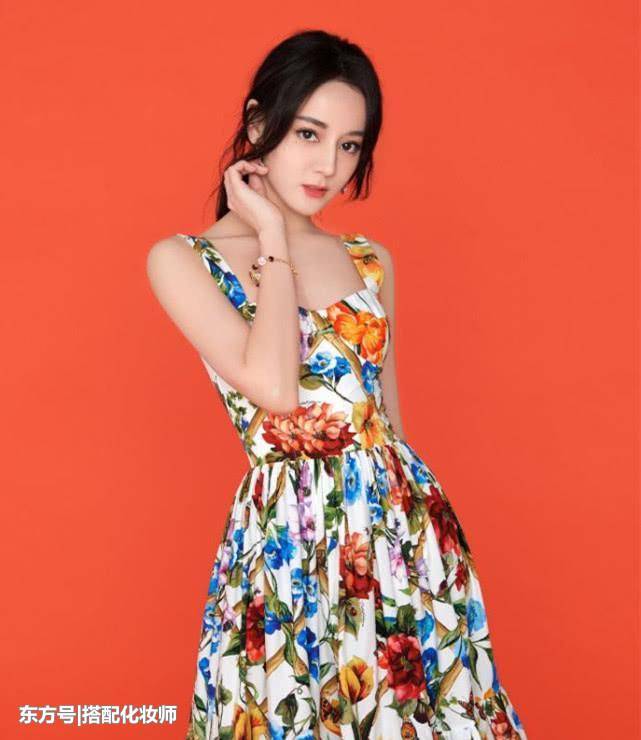 李兰迪穿花裙子，张子枫穿花裙子，气质真的是不一样的！