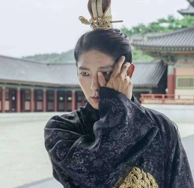  『李准基』曾美貌惊艳亚洲，被称为王的男人，今36岁颜值崩塌，骨瘦如柴