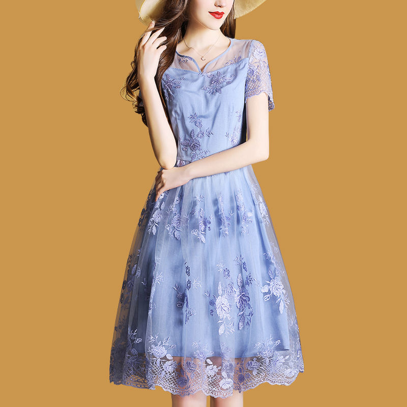 姐姐是设计师，专为41岁妈妈设计的高级A字裙，美嫩回20年前