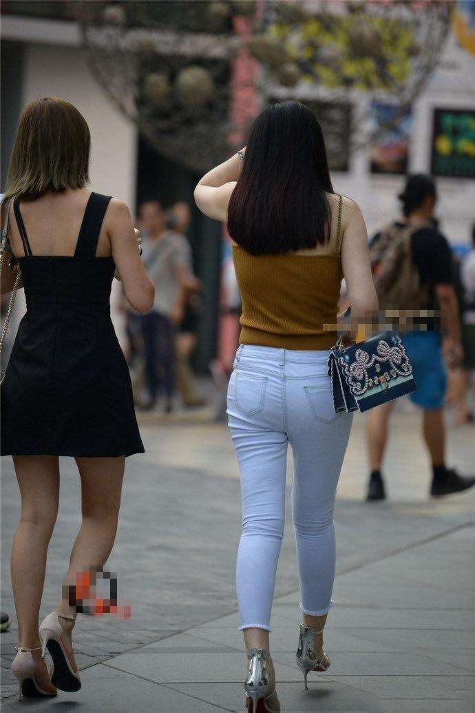 紧身裤和阔腿裤的优势是有所不同的,你喜欢谁呢?