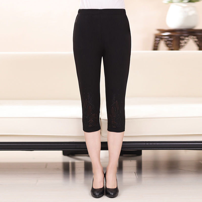 这女装果然不一样!紧身T恤性感火辣,女人味十足真美