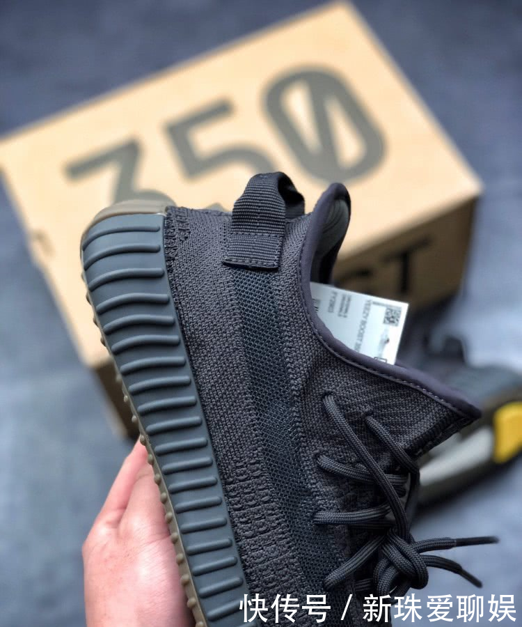  『开箱』Adidas Yeezy Boost 350 V2开箱测评