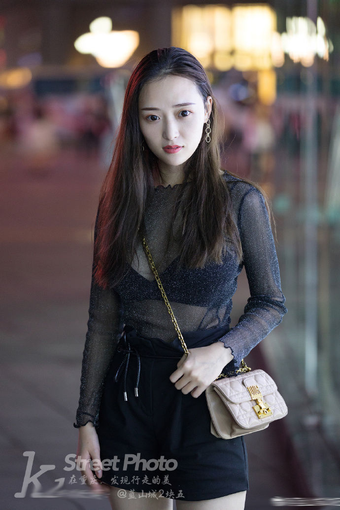 街拍重庆:六款轻熟风格的穿搭，看起来很美，还不会过时!