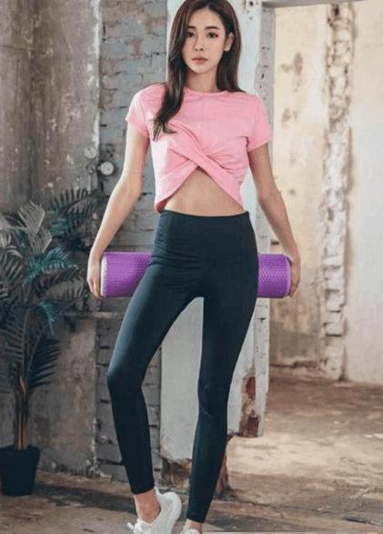 打底裤，让好身材能更加完美展现，时尚气息依旧爆棚！