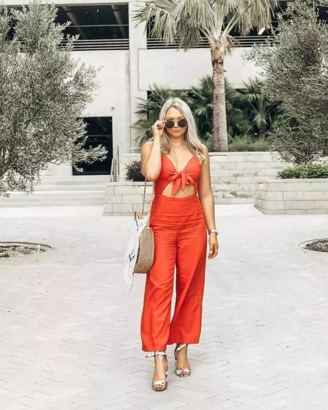 初秋穿什么?一件连体裤就够了