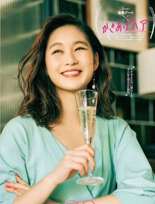  「蓝天白云」春天穿对这4个色调，给你显年轻、清爽，又时尚潮流，可以时尚潮流翻番