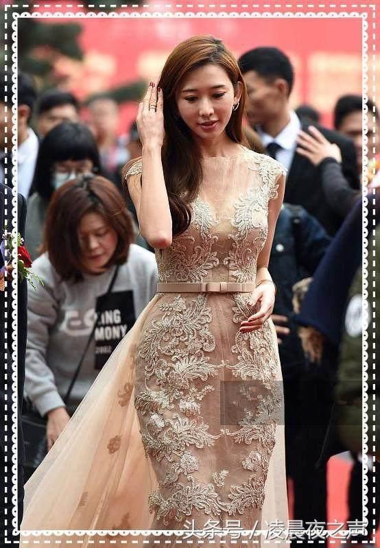 看完林志玲的裸色裙,再去看看马伊琍,才晓得气质和身材哪个重要