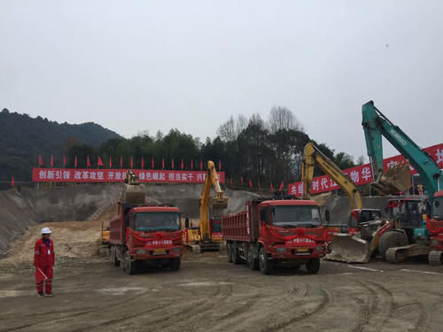  「车站」我国在打造的一条高铁大动脉，全线设10个车站，串联2大