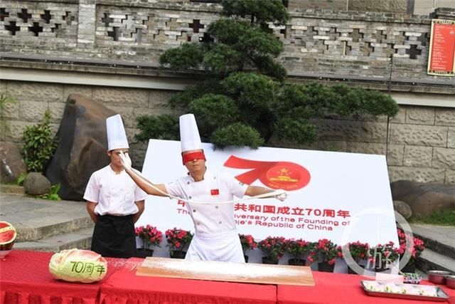 重庆小面界大神 邀您共吃爱国面