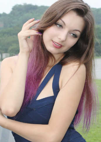 乌克兰美女泛滥成灾，个个貌美如花，因为男少女多，成为剩女！