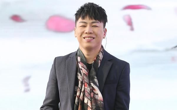 胡彦斌刚摸完郑爽头不到一天时间，公开喊话要将她微信电话全删除