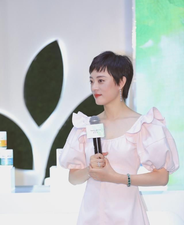  『面料』春天穿这4款裙子 要小心！它们自带俗气和廉价感，特别“葬”气质