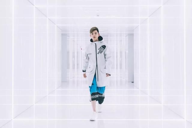 饿了么又出新设计，外卖小哥都穿得比我潮！