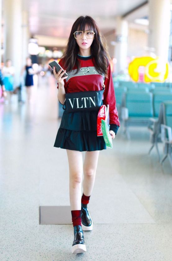 张天爱太会扮嫩!27岁居然穿成了17岁,网友:认不出来了