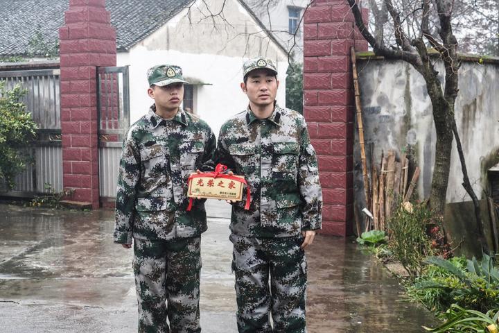 海宁2万家庭将挂光荣牌 他们亲人是军人！