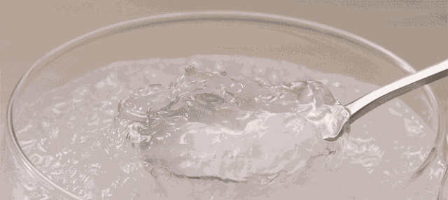 别人变美靠化妆‘整容、P图你靠?