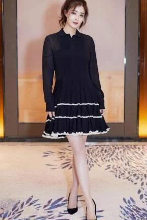 蒋欣瘦20斤后现机场，素颜憔悴惹人心疼，网友：还是胖回去吧！