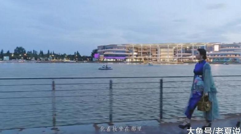 56岁阿姨顽强与病魔抗争 每天化妆穿旗袍 气质优雅美出国际