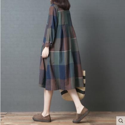 50岁婆婆很时髦，穿这样连衣裙惊艳全场，差点抢了新娘风头