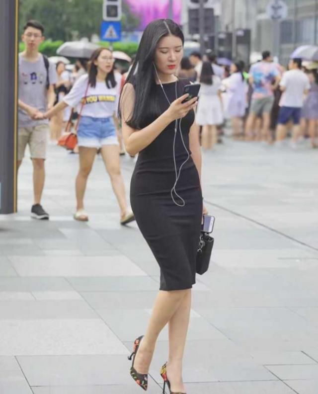  [穿搭]美女连衣裙不简单, “放大”才能看出细节, 这样设计真贴心