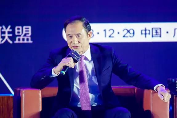 18岁辍学卖猪肉，现在身家超百亿，盖的小区号称地产中的劳斯莱斯