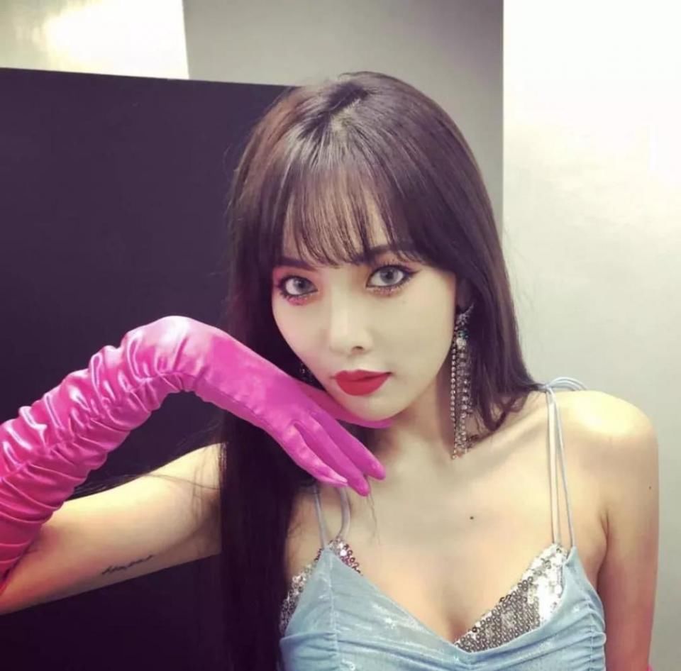 男女爱豆谈恋爱被公司怒而开除，如今公司又后悔了?