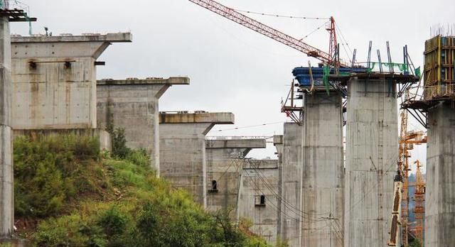 贵州已建成的又一座世界级大桥，5年多艰苦建设，创2个世界纪录！