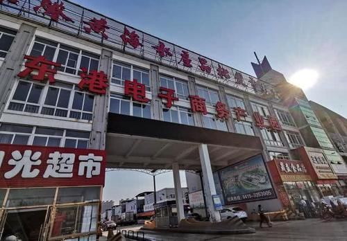 节前东港探海鲜：价格略涨还是便宜，商家说几个节日赚钱平时微利