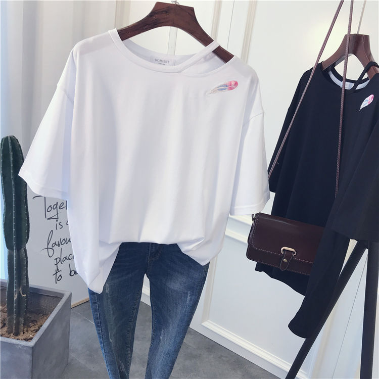 盈满盛夏的活力，把T恤当作时尚主题，演绎年轻的光景