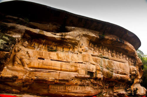 世界上最大一尊卧佛，头下枕着8层楼，近看还有些诡异的感觉