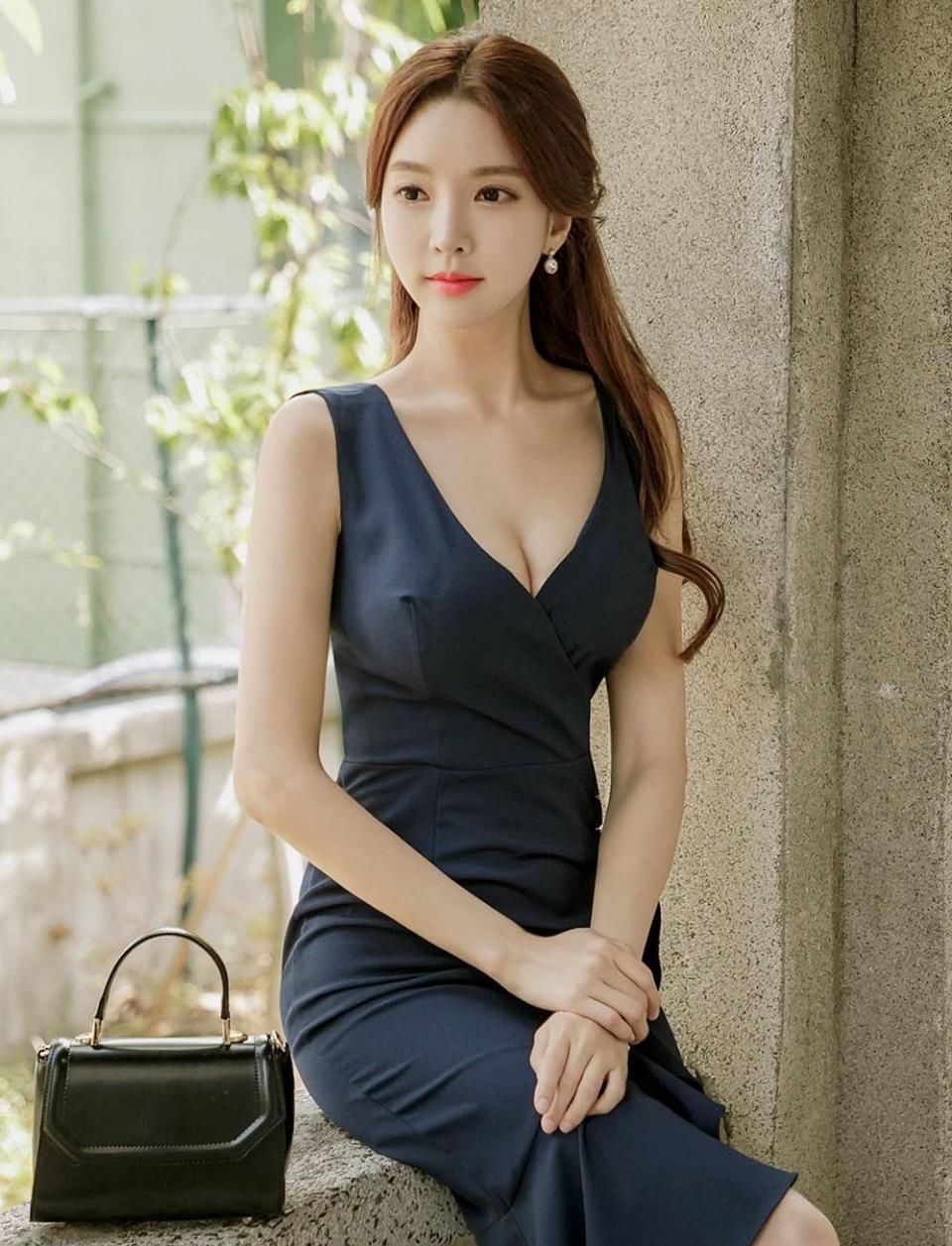 韩国美女身材好气质出众 高跟美腿圆翘臀很诱人