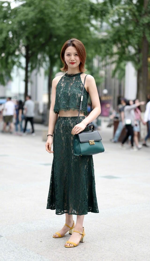 街拍，淑女风的气质，让时尚能够绽放你的美