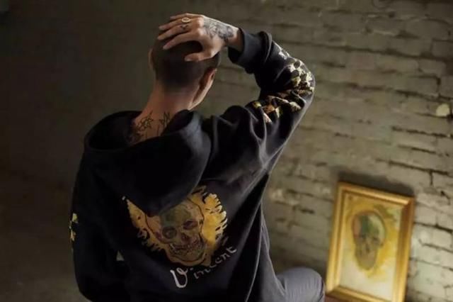 不仅吸金还吸睛!近期街头最 “炸” 的鞋就是这双了!