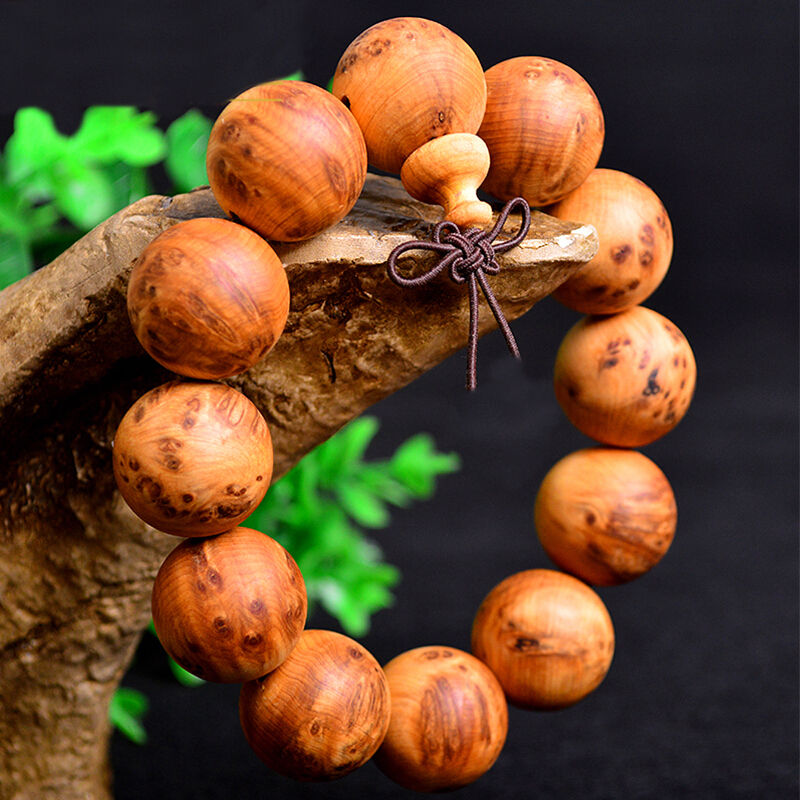 看看下面的手串，件件都是时尚款，一串能盘出好价钱