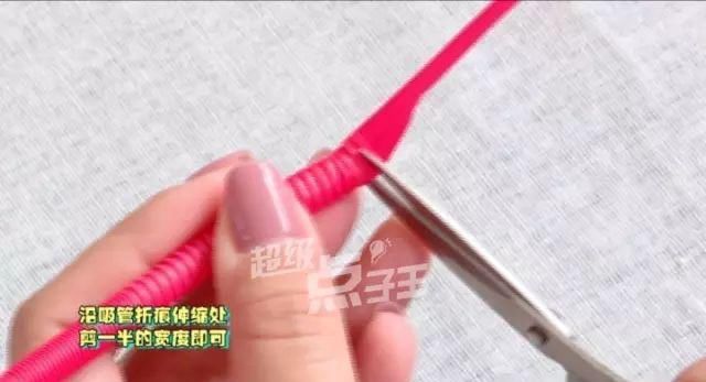  吸管|喝完饮料吸管别扔，做一条会动的毛毛虫！孩子抢着玩~