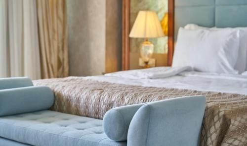  『厕所』旅游资讯：旅游时住酒店，为何要打开厕所的灯？