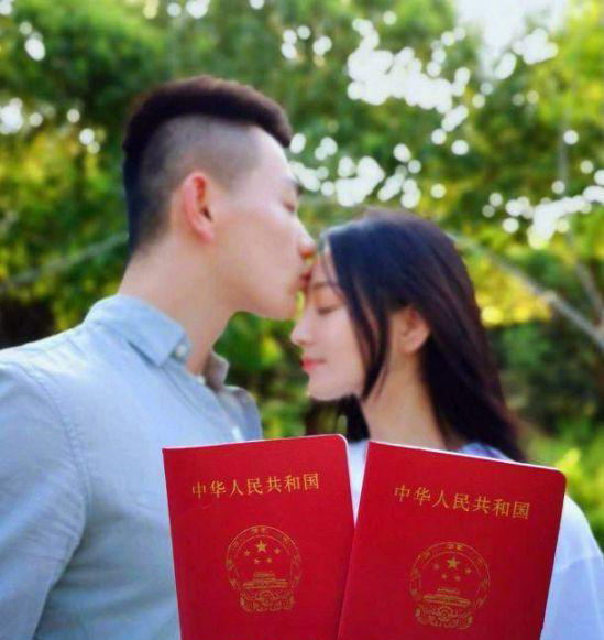 央广军事送祝福给张馨予后秒删微博，网友：后悔承认了？手滑了？