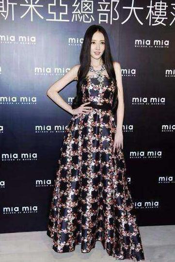 郭碧婷胆也太大了! 蕾丝短裤直接上阵, 女神形象人设崩塌了?