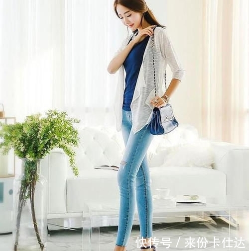 # 美女#美丽的身姿特别养眼!,颜值很高的牛仔裤美女
