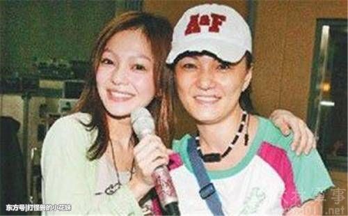 “毛晓彤弃养生父”事件，整个娱乐圈就他敢说:真恶心!