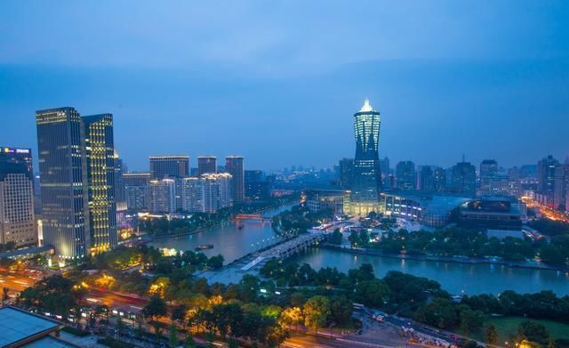  [放缓]相比南京杭州, 苏州经济发展放缓的原因是什么