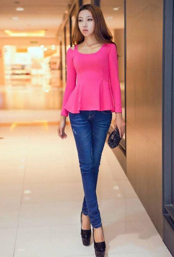 时尚写真，甜美风格的牛仔裤美女，秀出傲人曲线，回头率十足！