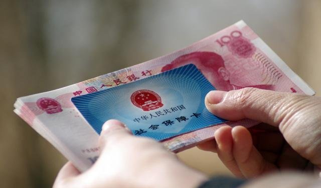 社保好消息，8月份开始多领取三笔退休工资，转告父母