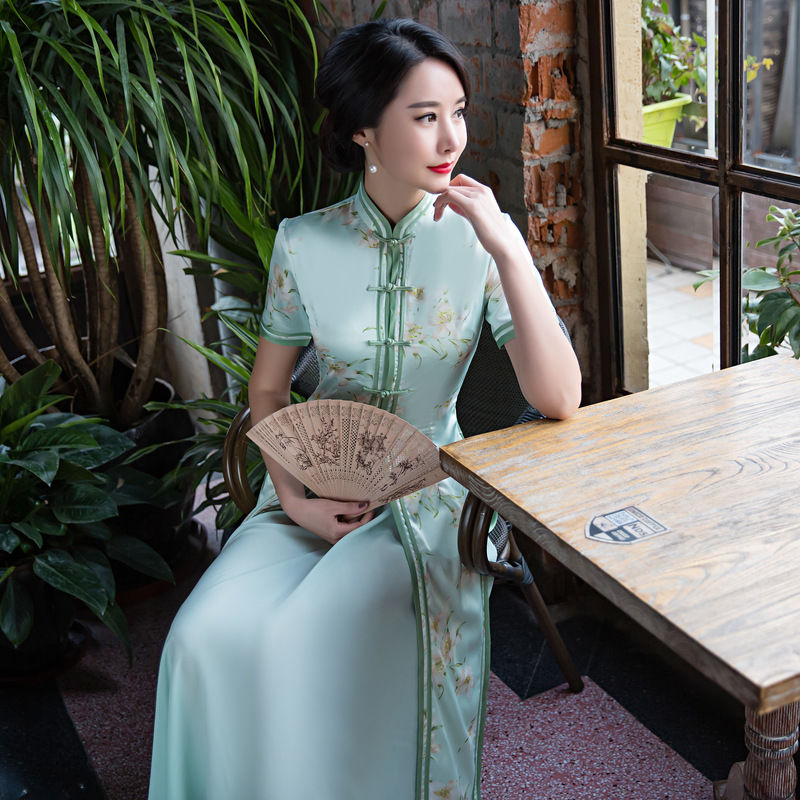 老婆今年45,穿我送的这“改良旗袍”惊艳了整个小区,真心美