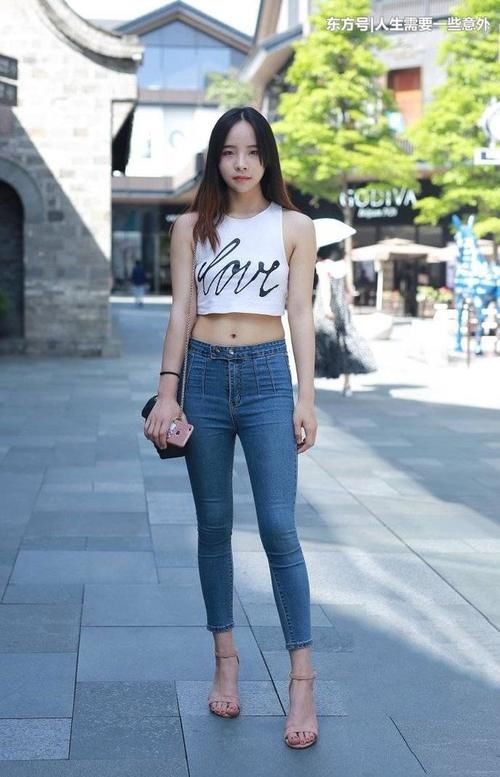 街拍路人：各种经典穿搭体现不同的时尚表现力，有腿有颜有气质！