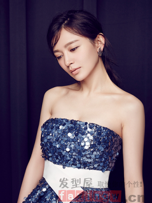 随性优雅的气质长发发型 终将一路繁花相送